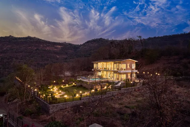 SaffronStays Golden Hour - 3 BDR Pet-friendly Pool Villa in Khopoli