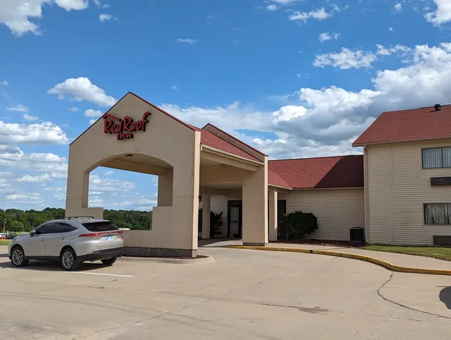 CLOSED - Red Roof Inn Holton