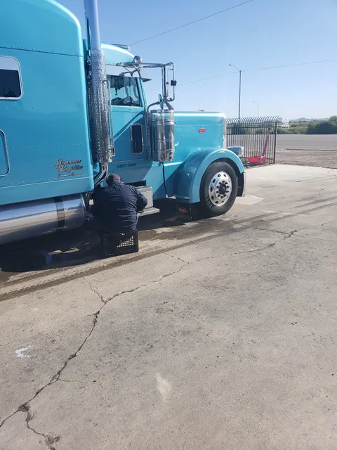 Eloy Show Truck Polishing