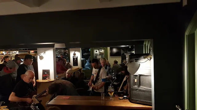 Alba Bar and Kitchen