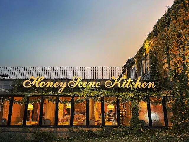 Honey Scene Kitchen