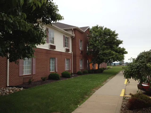 Country Hearth Inn & Suites Willard