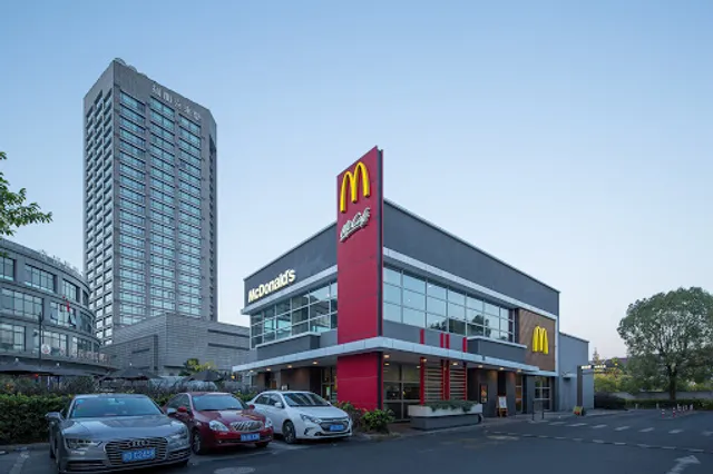 麦当劳杭州龙禧DT餐厅