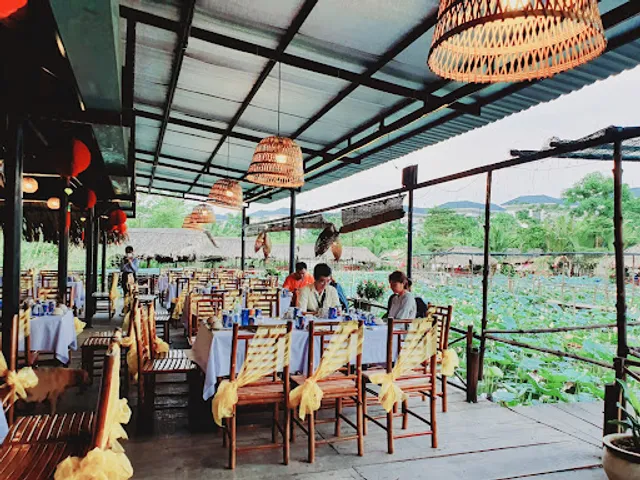 Khu ẩm thực sinh thái Sen Nam Bộ