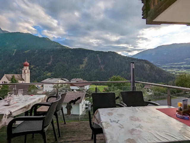 Pizzeria Zirm Restaurant