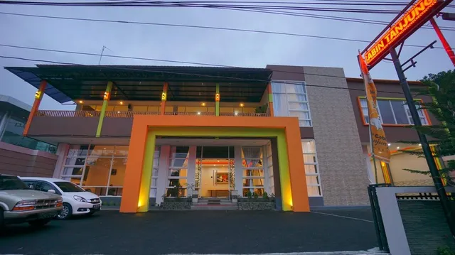 The Cabin Tanjung Hotel