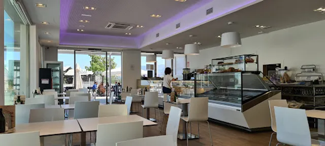 Casa Ysla Pastelería-Cafetería / Piononos