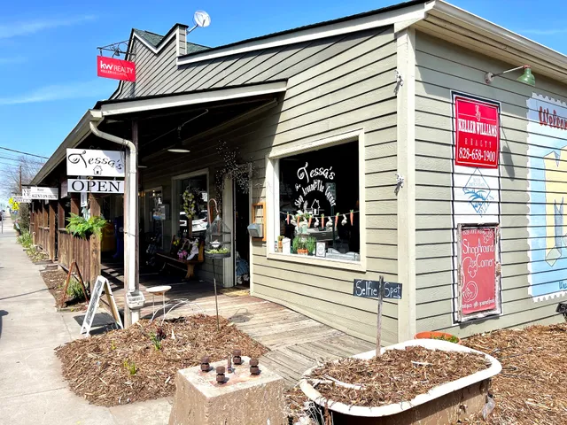 Tessas Shop Around the Corner