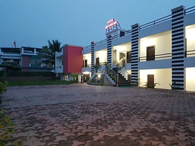 HOTEL MIDTOWN INN & INDIAN AROMA RESTAURANT