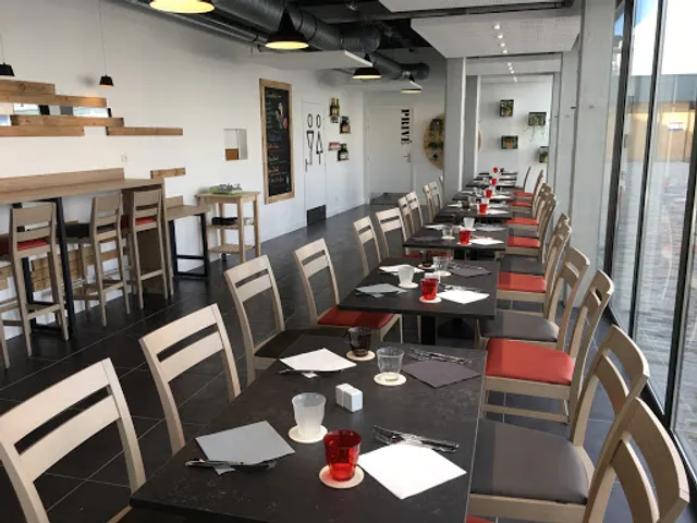 La Chaise au Plafond