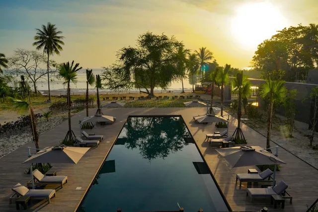 The Funny Lion - Puerto Princesa