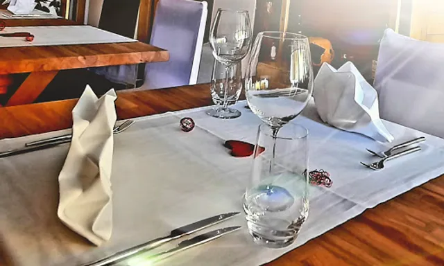 Hotel Restaurant - STRAUSS