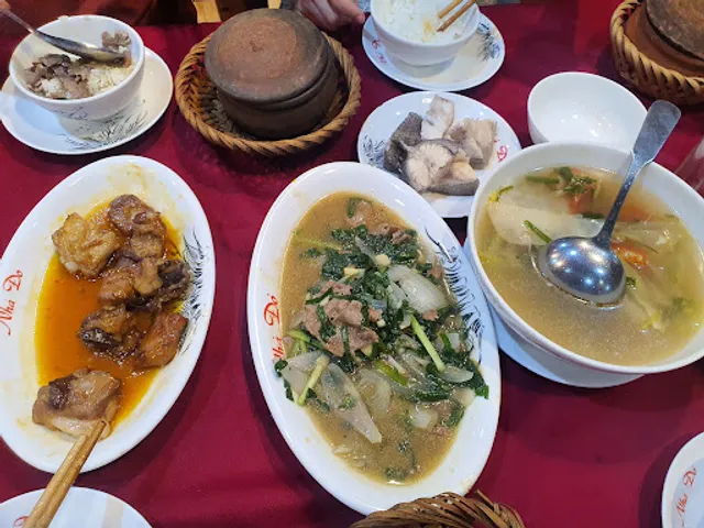 Cơm Niêu Nhà Đỏ