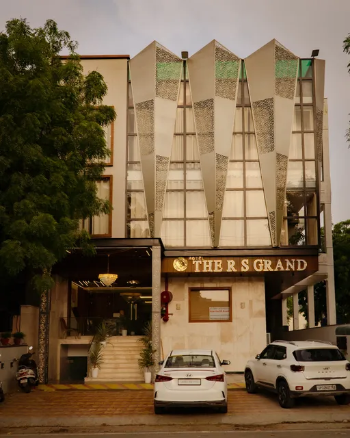 Hotel The R S Grand, Agra