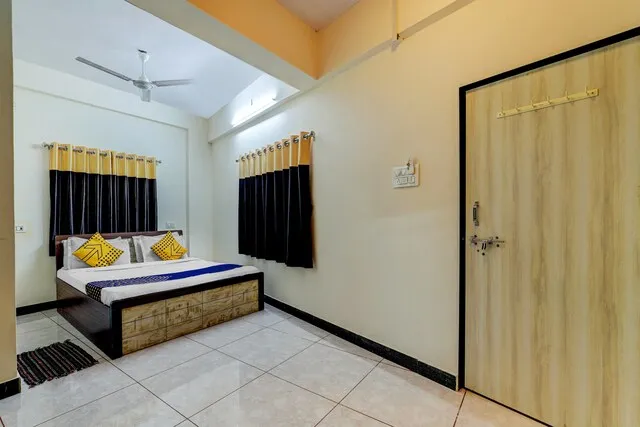 SPOT ON 77081 Hotel Rj