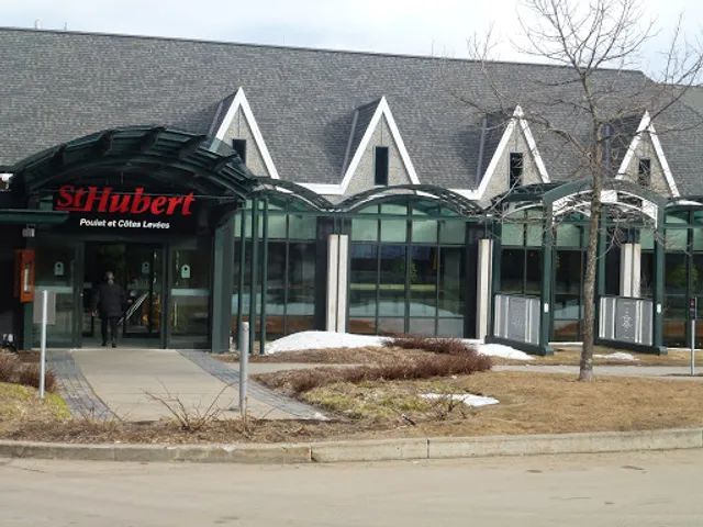 Restaurant et bar St-Hubert