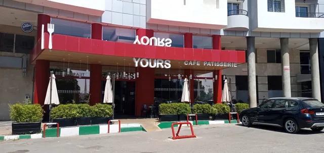 Café restaurant YOURS