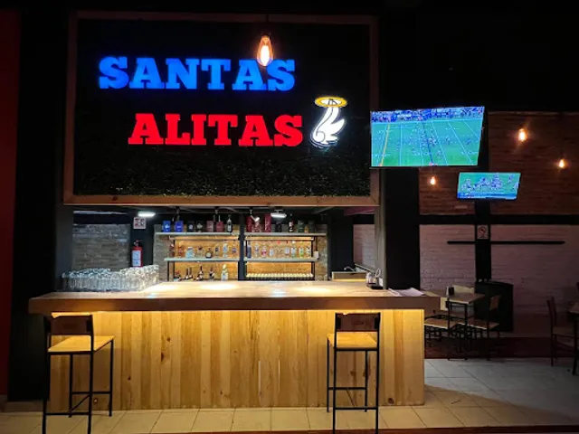 Santas Alitas Amores