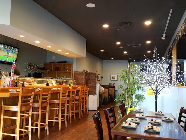 Four Seasons Sushi Bar & Grill