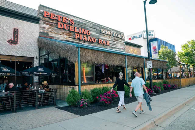Pete's Dueling Piano Bar