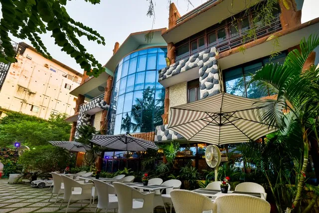 OYO Cafe Garden Villa