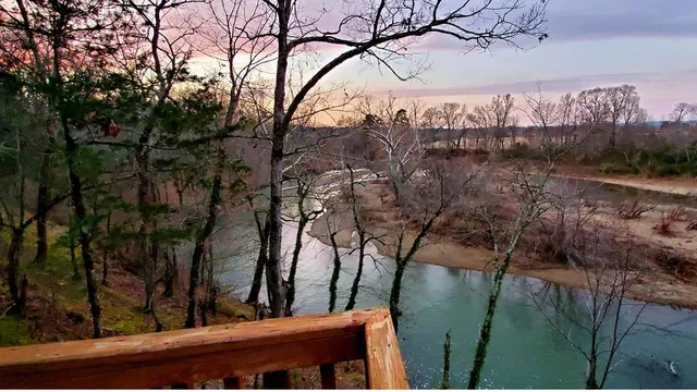 River View Cabins & Canoes