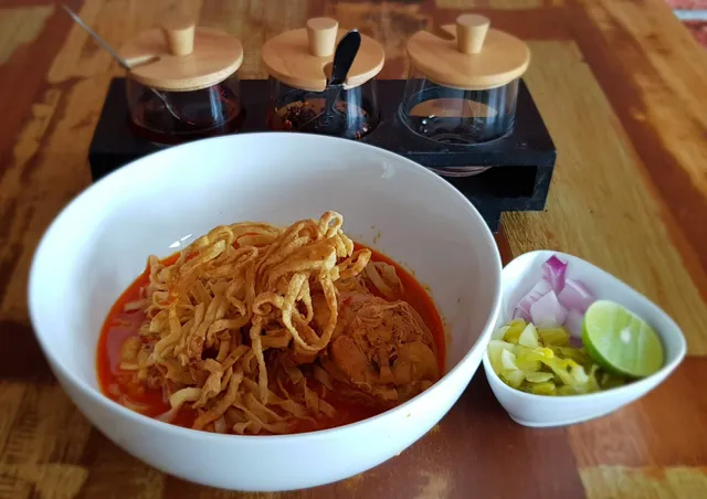 ขันโตกเมือง by toei inca