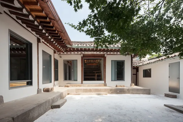 Side Hanok Residence