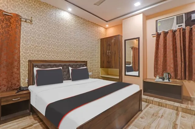 Flagship 43119 Avadh Court Guest House