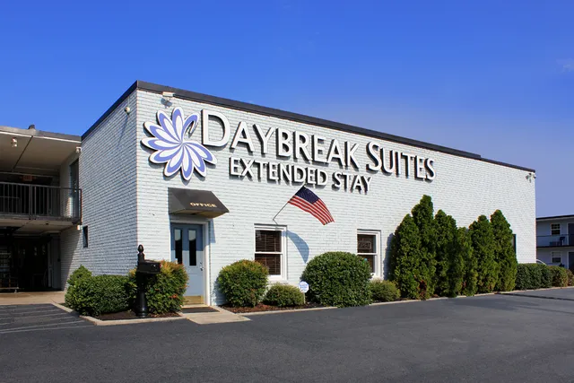 Daybreak Suites Extended Stay - Cleveland