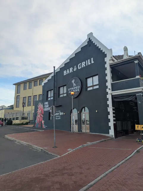 The Striped Horse - Bar, Grill & Music