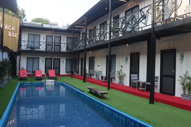 Da Beach Box Pub & Resort