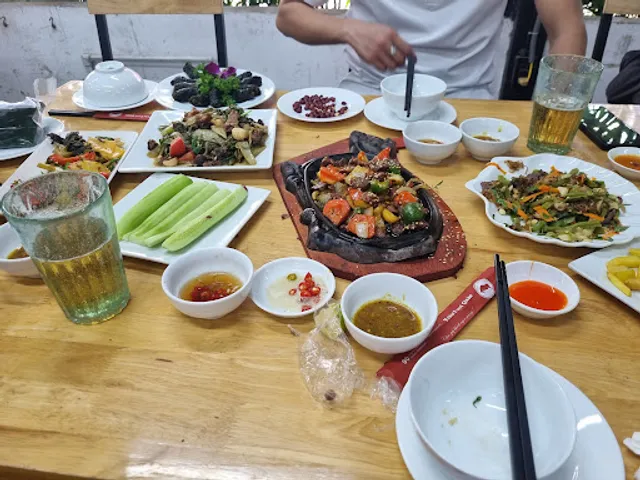 Nhà Hàng Năm Châu