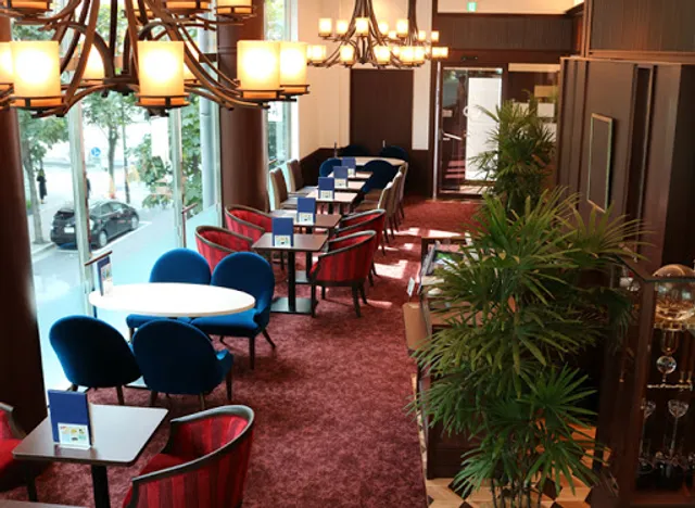 Renoir Ginza Maroniedori