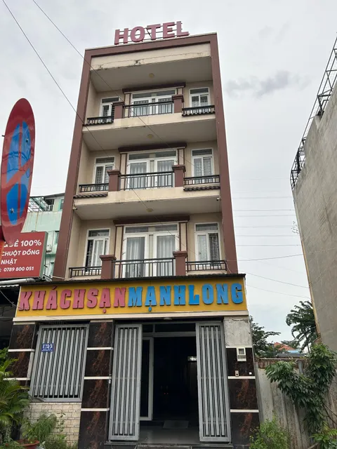 Khách sạn mạnh Long