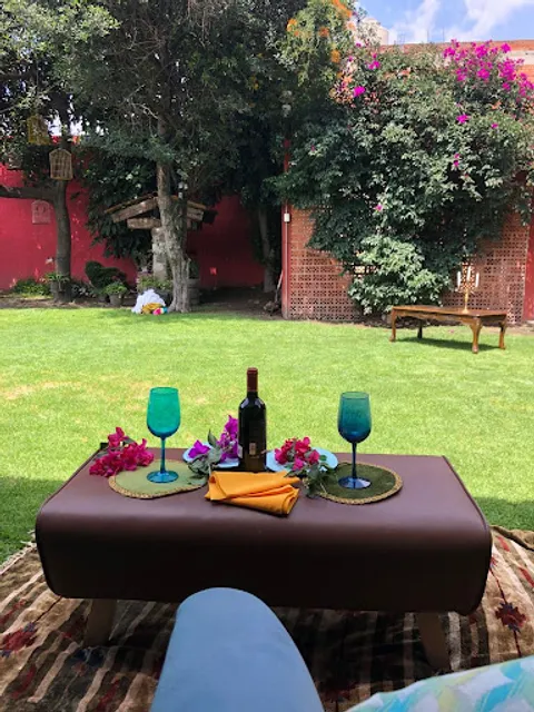 La Señora del Perro Negro Café