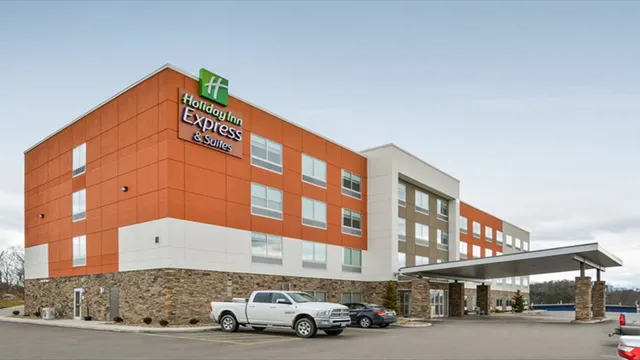 Holiday Inn Express & Suites Parkersburg East by IHG