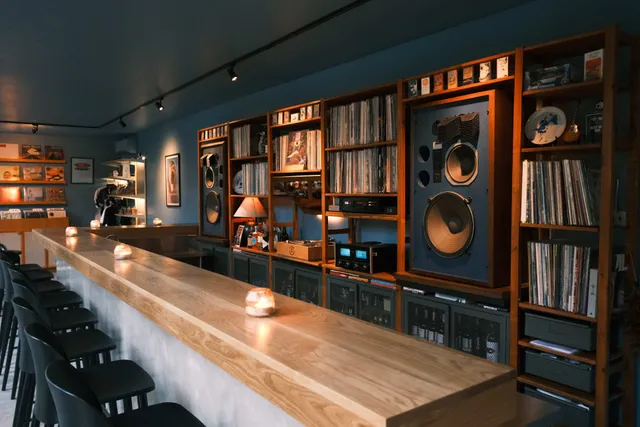 Freaking Out The Neighborhood | Alternative Listening Bar