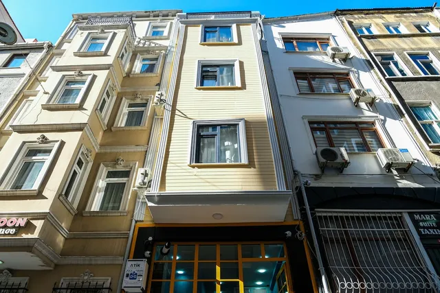 yellow mansion hotel