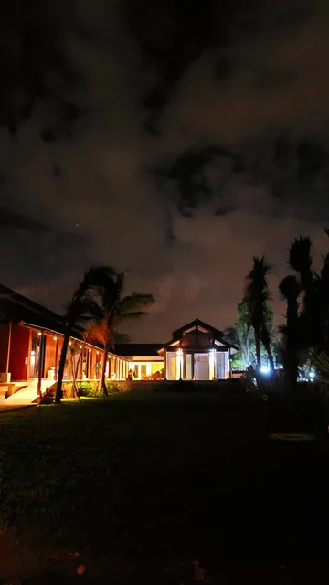 Villapadu Bayu, Pantai Batu Buruk