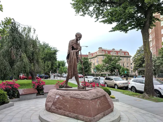 Mahatma Gandhi Statue