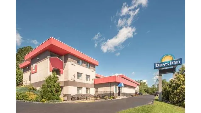 Days Inn by Wyndham Duluth Lakewalk