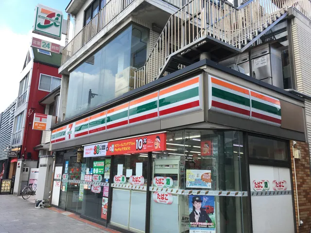 7-Eleven; Hiroshima Miyajima doorway