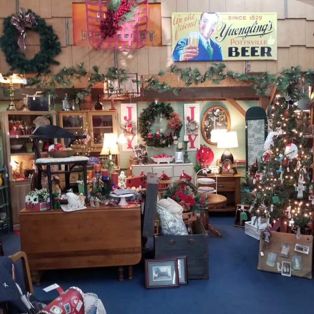 Hidden Treasures Antiques & Flea Market