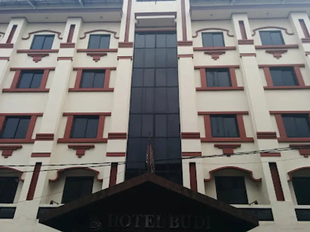 OYO 90827 Hotel Budi