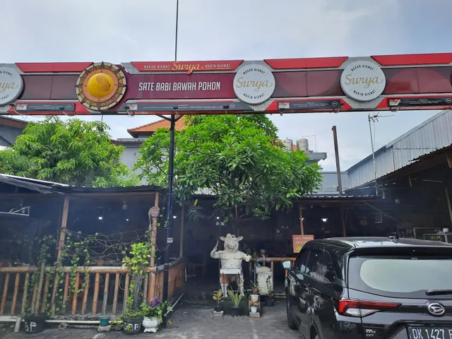 Sate Babi Bawah Pohon