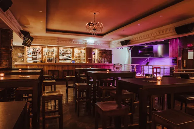 Indian Cave Karaoke Bar München Fußball Sports Bar Indian Restaurant Weihnachtsfeier