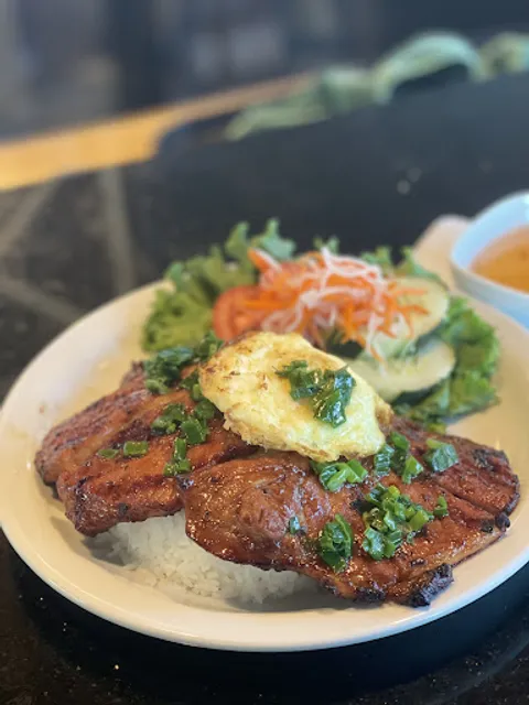 Phở Kitchen Bar & Grill