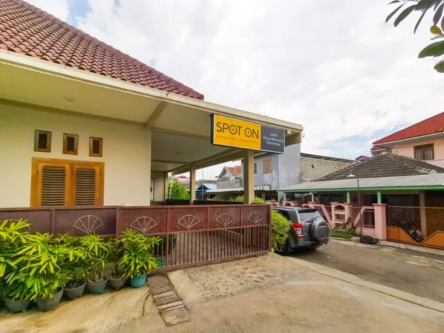 SPOT ON 2490 Griya Kencana Homestay