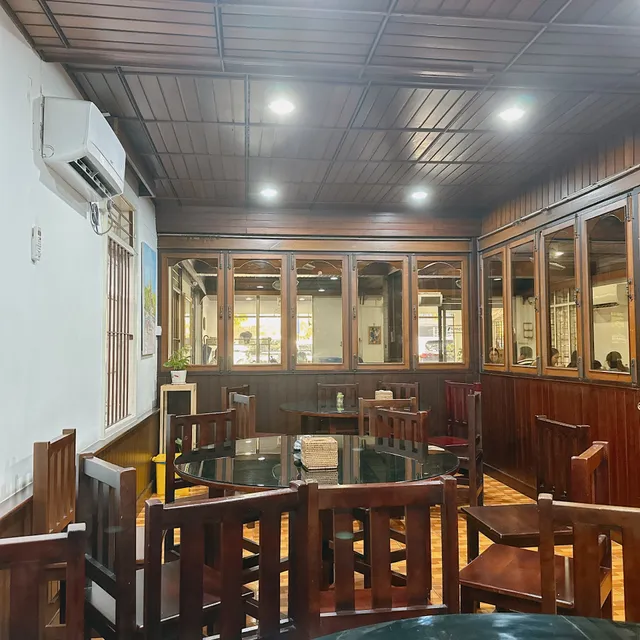 မေတ္တာရိပ် မြန်မာထမင်းဆိုင်